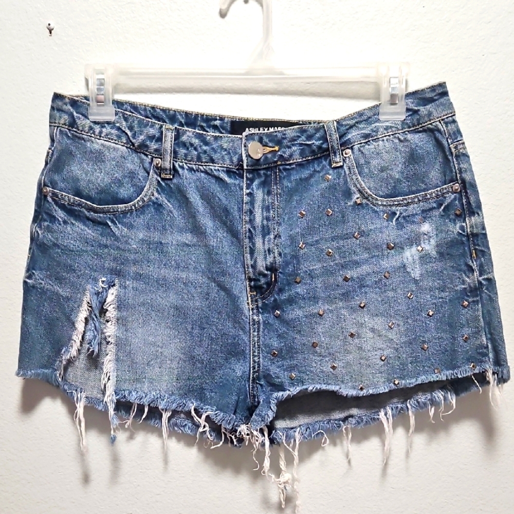 🖤 Ashley Mason Blue Distressed Jean Shorts Size 32